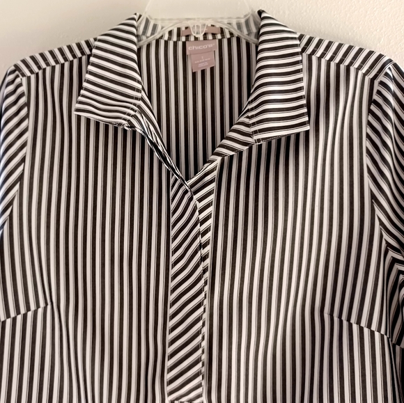 CHICO'S Black & White Striped Shirt, size M - Picture 3 of 13